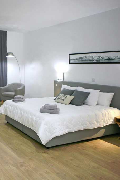 Family-Connected-Studiot